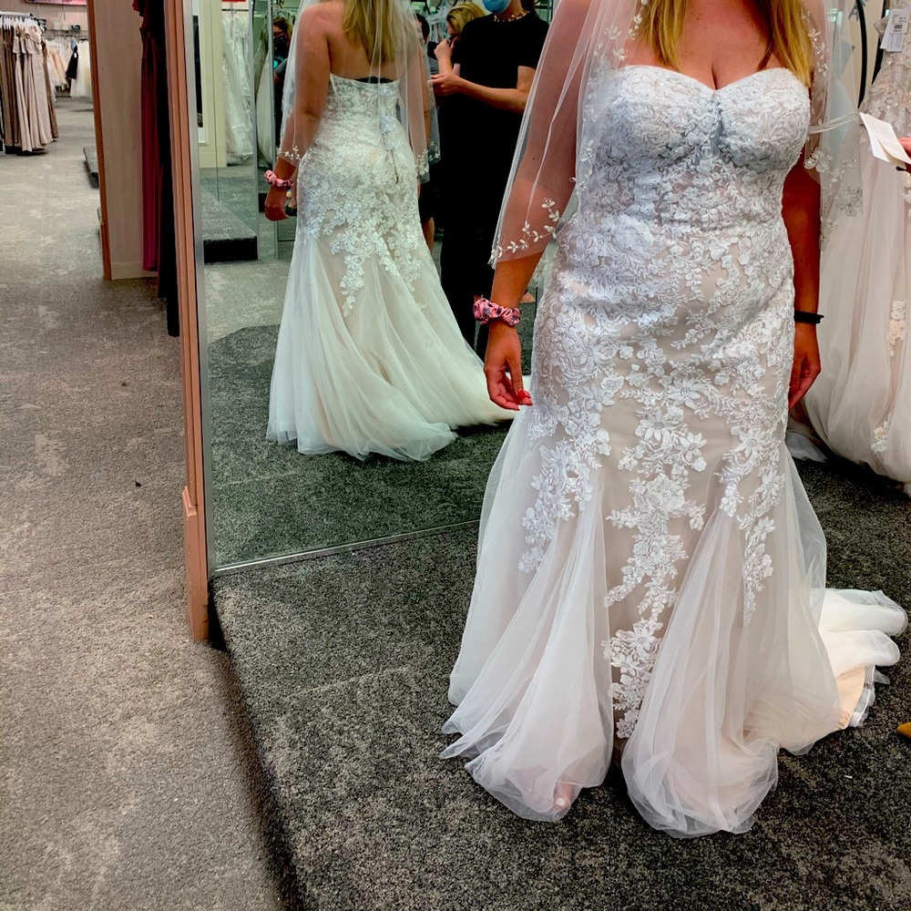 NWT David’s Bridal champagne and ivory mermaid wedding gown.  Size 14
